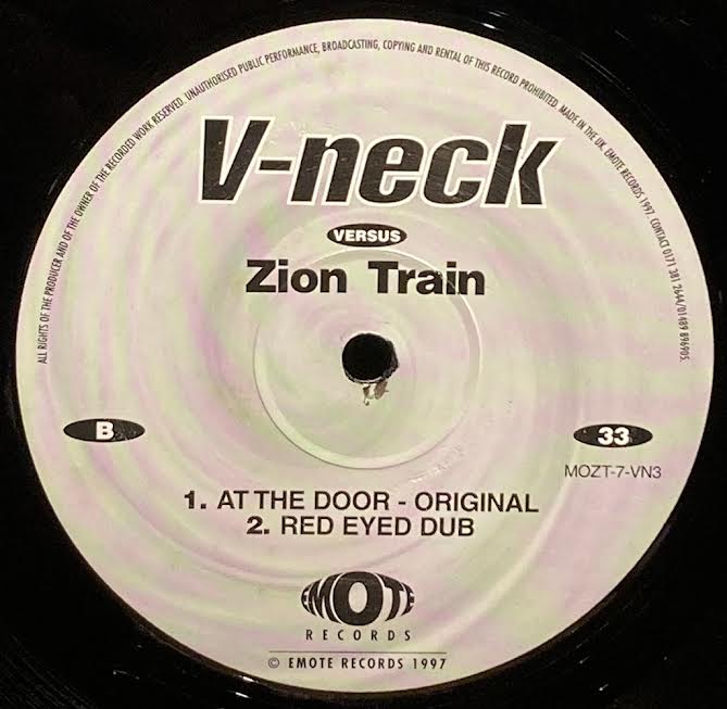 【USED】V-Neck VS Zion Train - At The Door Re-MIx