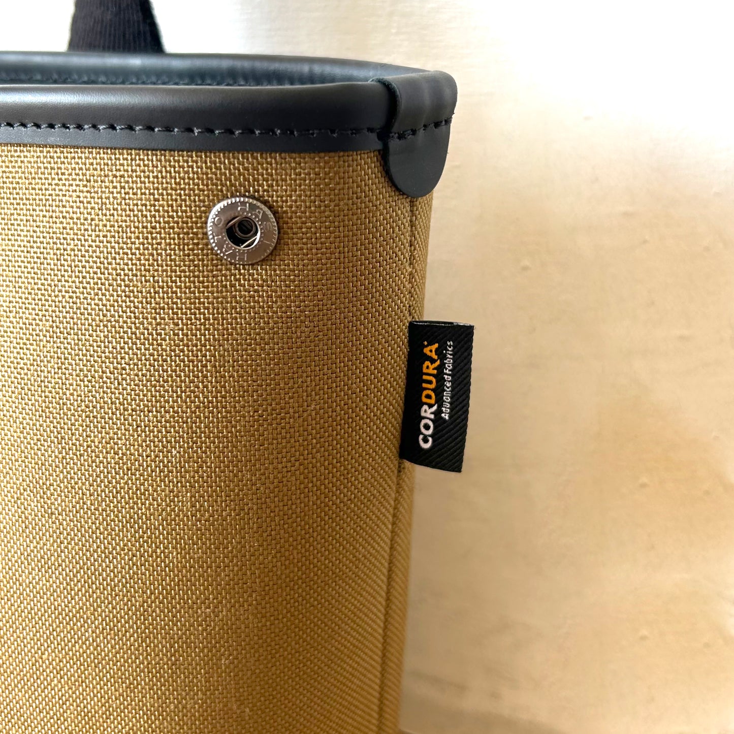 【残りわずか/限定】intoxic × Jazzy Sport “Vinyl 7” トートバッグ / コヨーテ × グレー