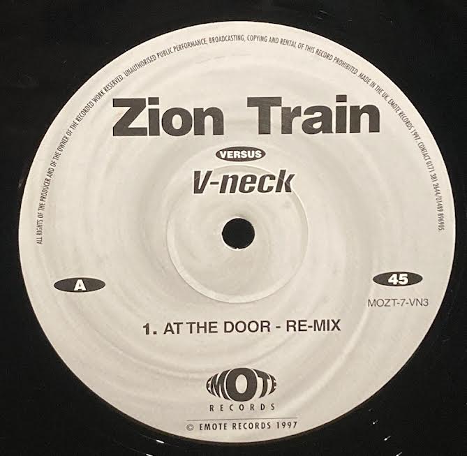 【USED】V-Neck VS Zion Train - At The Door Re-MIx