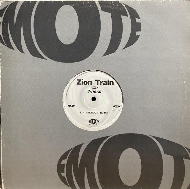 【USED】V-Neck VS Zion Train - At The Door Re-MIx