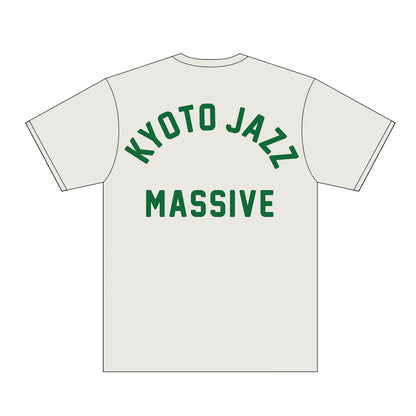 【予約】Kyoto Jazz Massive x Jazzy Sport Kyoto "College Logo" コラボ Tシャツ／ホワイト x グリーン
