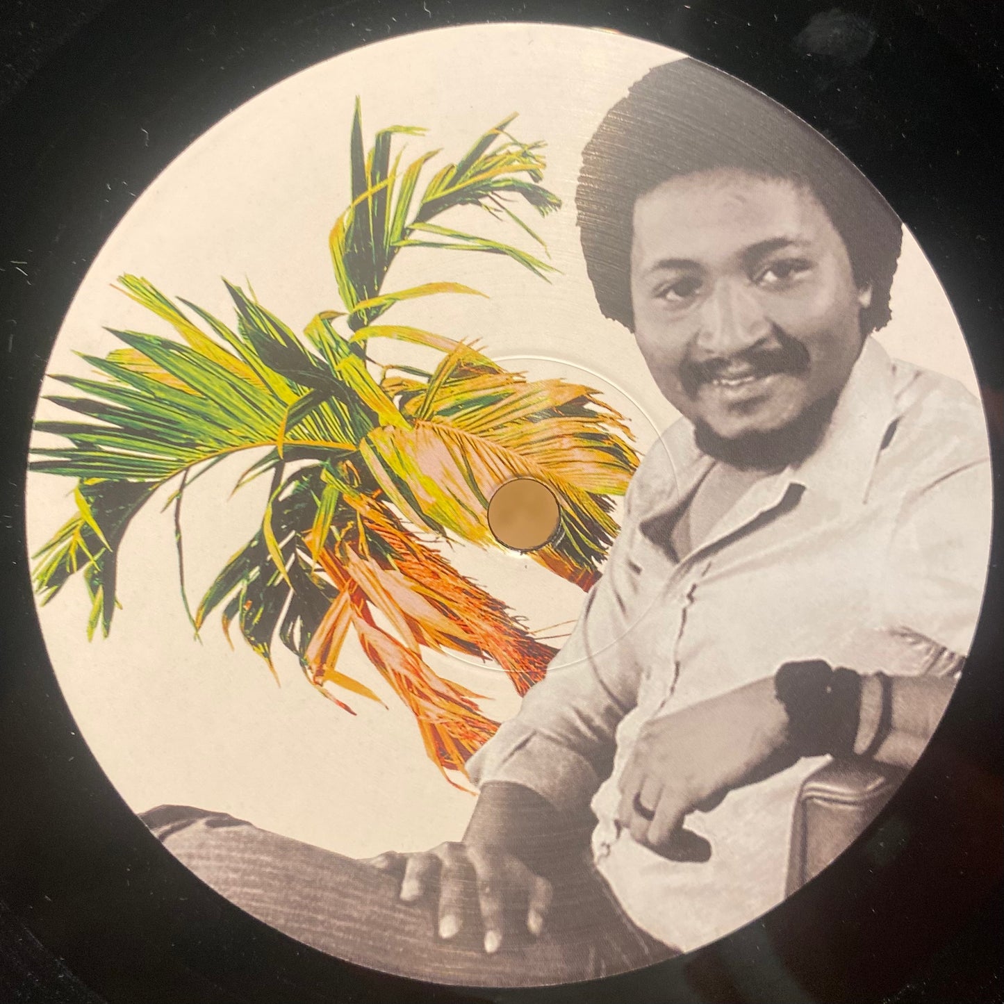 【USED】V.A -  Radio Verde (Compiled by Arp Frique and Americo Brito)