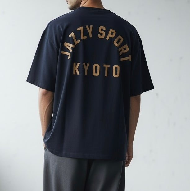 【再入荷】JS Kyoto "College Logo" T-Shirt ／ダーク・ネイビー x コヨーテ・ブラウン