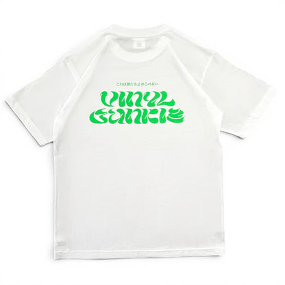 【NEW】Vinyl Junkie Tシャツ ／ ホワイト x 蛍光グリーン