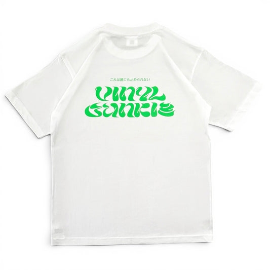 【NEW】Vinyl Junkie Tシャツ ／ ホワイト x 蛍光グリーン