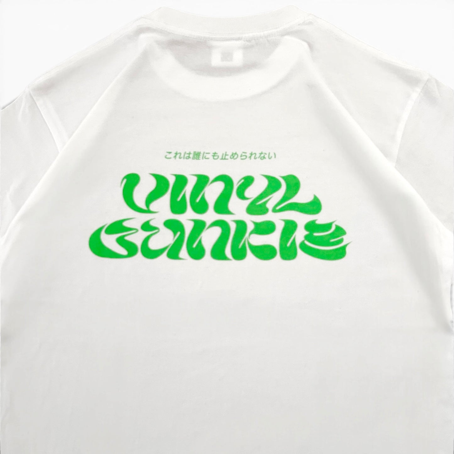 【NEW】Vinyl Junkie Tシャツ ／ ホワイト x 蛍光グリーン