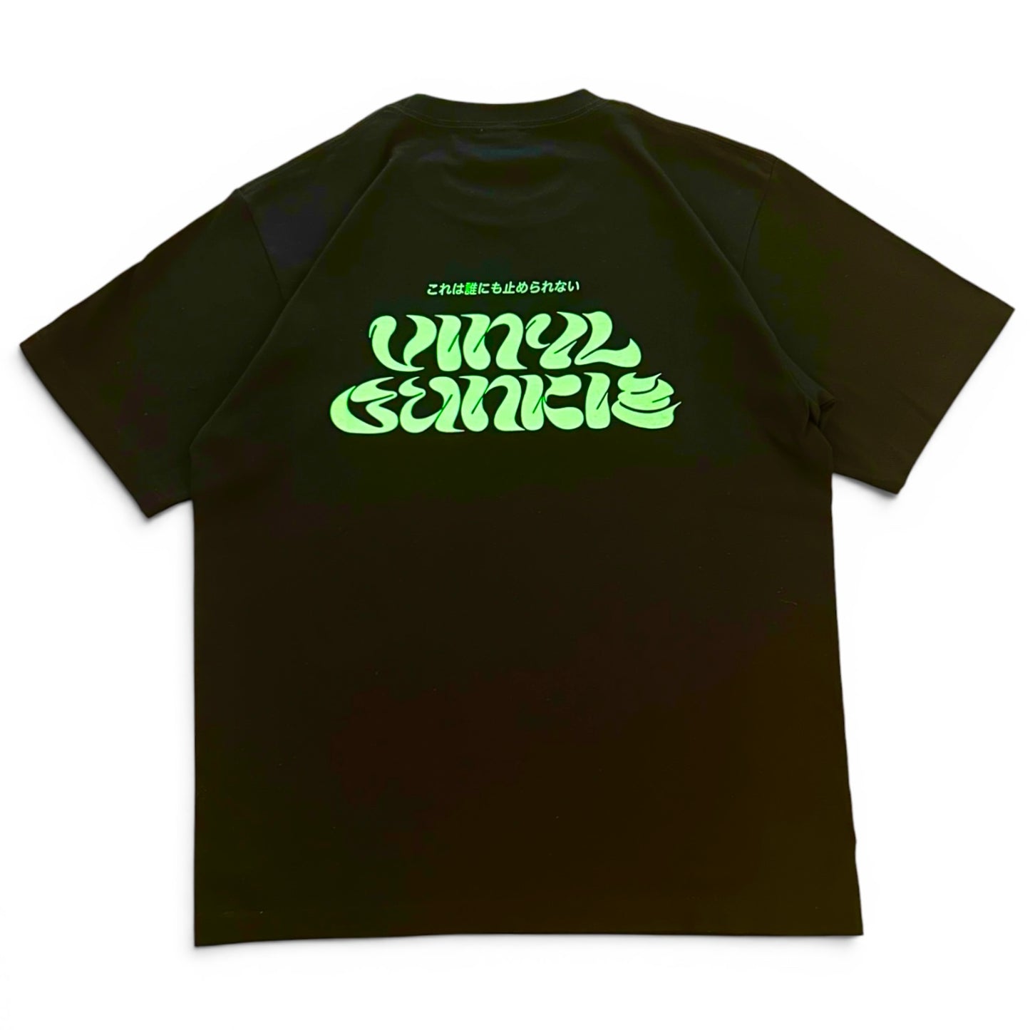 【NEW】Vinyl Junkie Tシャツ ／ ブラック x 蛍光グリーン