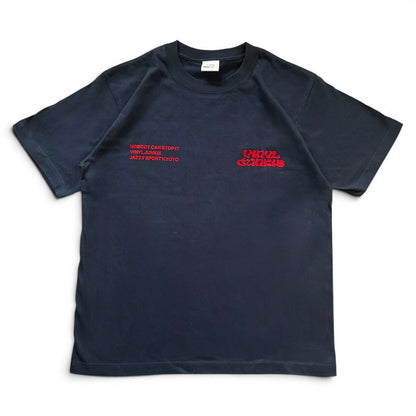 【NEW】Vinyl Junkie Tシャツ ／ ビンテージ・ネイビー x レッド