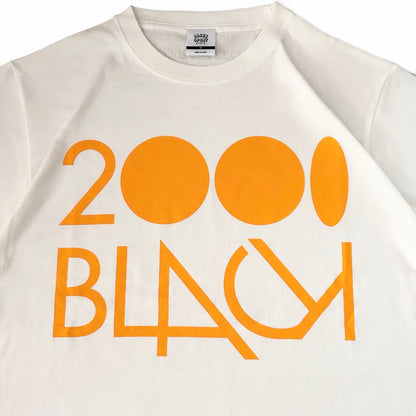 【NEW】2000Black x JS Kyoto "In The Heat" T-Shirt ／バニラホワイト x オレンジ