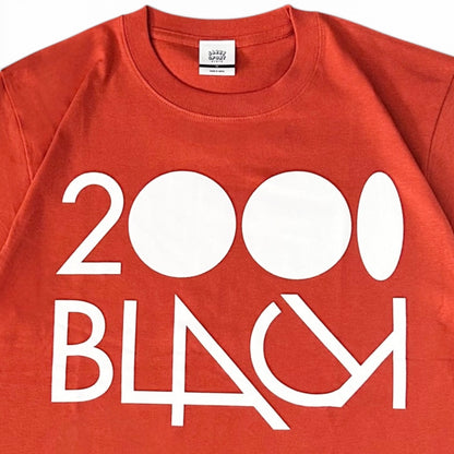 【NEW】2000Black x JS Kyoto "In The Heat" T-Shirt ／ヘイジーオレンジ x ホワイト