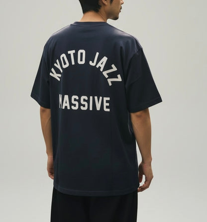 【NEW】Kyoto Jazz Massive x JS Kyoto "College Logo" T-Shirt ／ダークネイビー